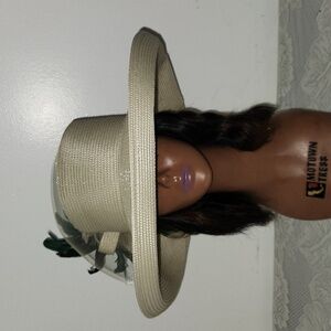 Elegant Cream Hat with Feather Accent